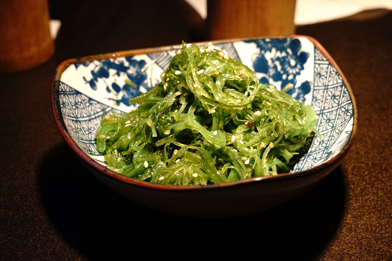 探索美食与美学的交融，最新冷菜围边艺术展示