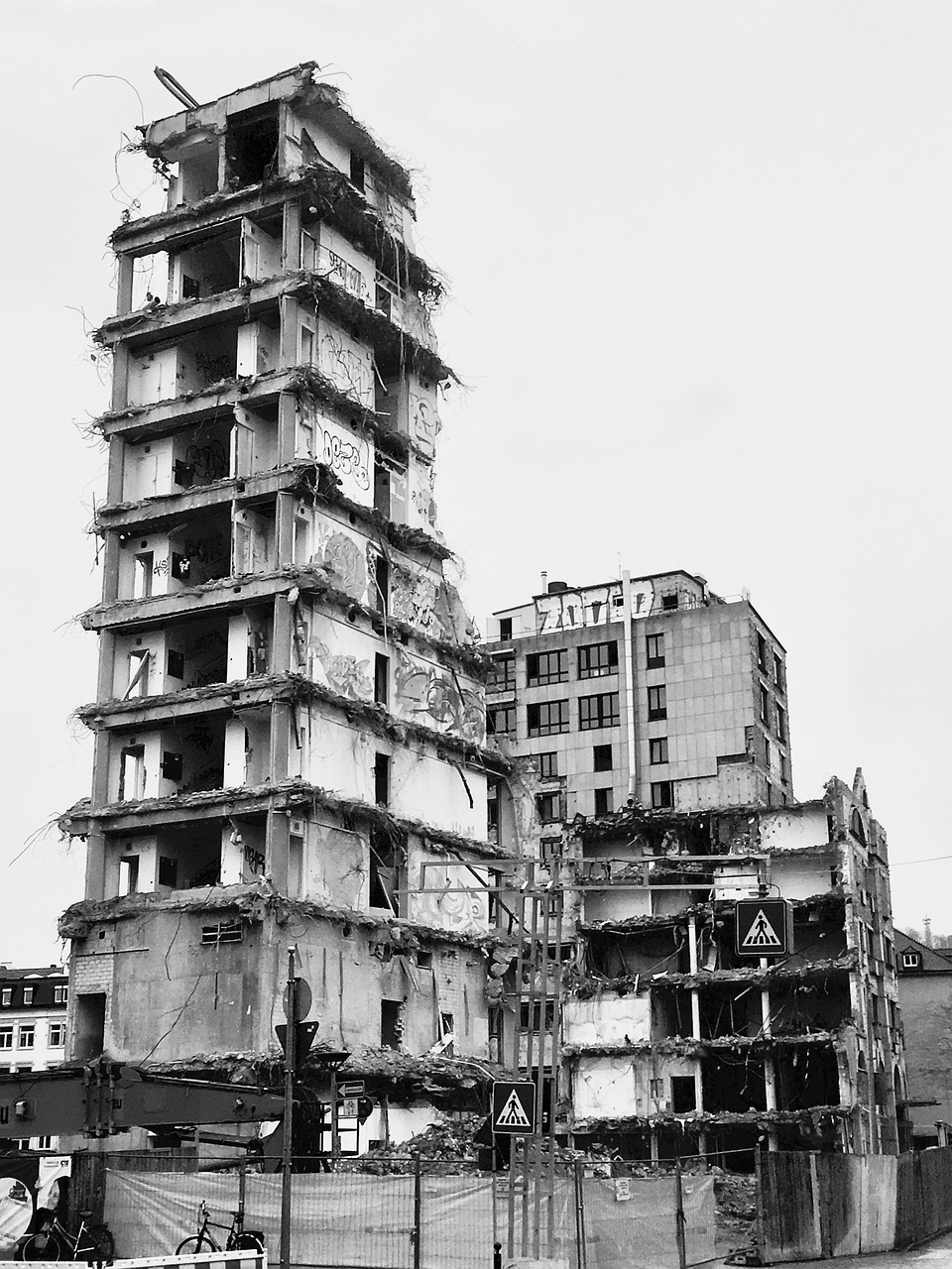 三亚违建拆除最新动态，城市建设法治化与居民生活和谐共融的进展